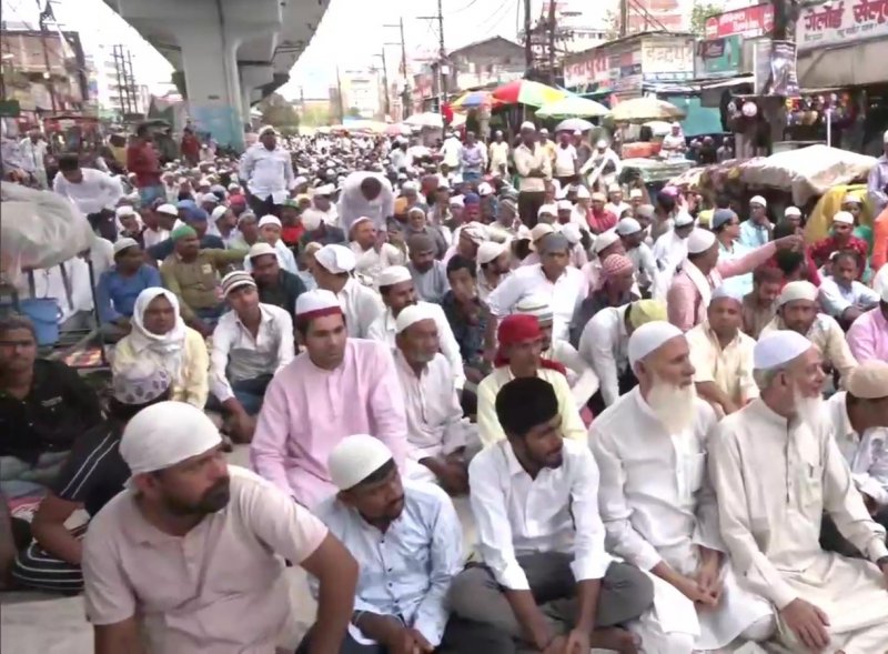 Atiq Ahmed: पटना में अतीक के समर्थन में लगे नारे अता की नमाज, मुस्लिम समुदाय के लोग बोले मोदी-योगी मुर्दाबाद