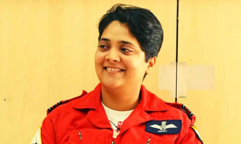 IAF Officer Deepika Misra: कौन हैं वीरता पुरस्कार पाने वाली पहली महिला अधिकारी दीपिका मिश्रा, क्या है उनके अदम्य साहस की कहानी