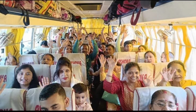 Kanpur News: सनातन धर्म के प्रचार-प्रसार के लिए 181 लोगों को खाटू श्याम और बाला जी की निशुल्क बस यात्रा