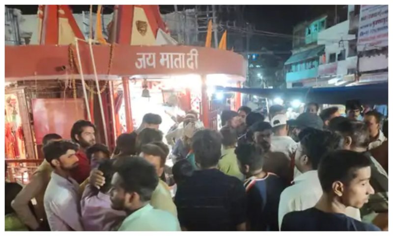 Bihar News: मुजफ्फरपुर में युवक ने मंदिर में घुसकर की अशोभनीय हरकत, लोगों में आक्रोश