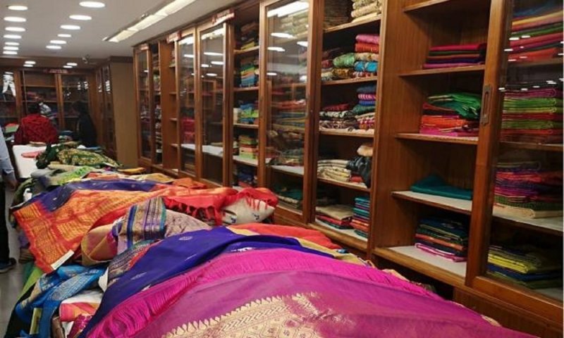 Famous Saree Shops in Hardoi: साड़ियों के लिए खास है हरदोई की यह दुकान जहां से खरीद सकते हैं लेटेस्ट कलेक्शन