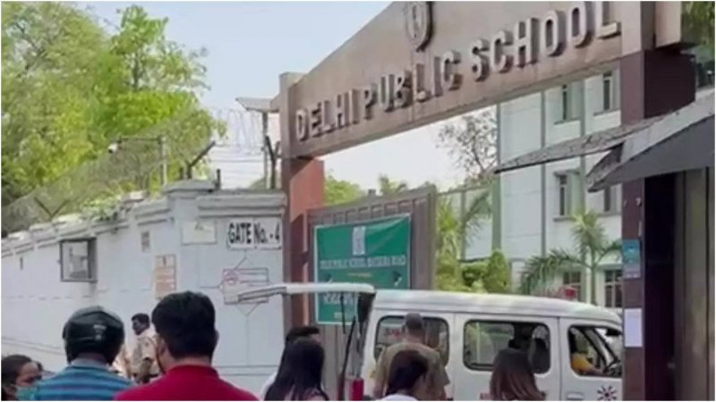 Delhi News: दिल्ली पब्लिक स्कूल को उड़ाने की धमकी, खाली कराई गई इमारत