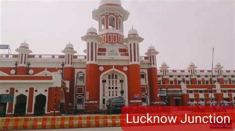 Lucknow Junction Railway Station: अब यात्रियों को लखनऊ जंक्शन पर टैक्सी पार्किंग की सुविधा मिलेगी