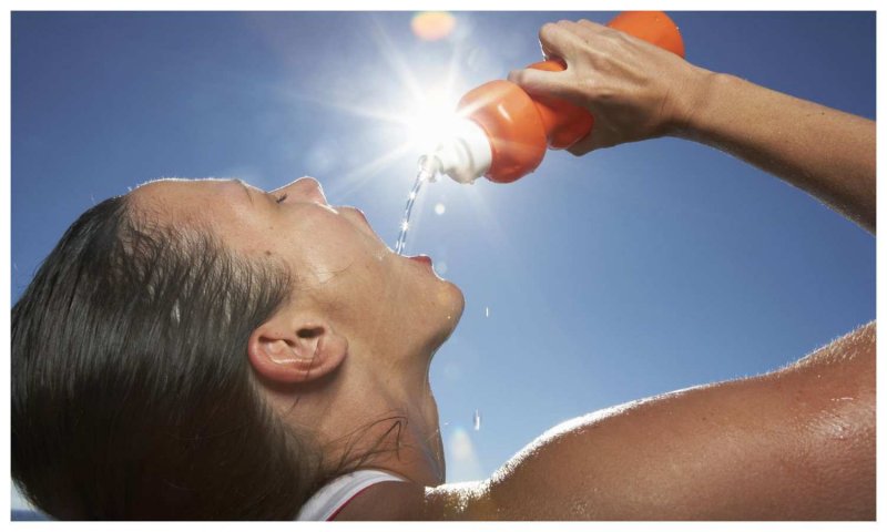 Dehydration Symptoms: गर्मियों में क्यों होता है डिहाइड्रेशन, जानें इसके संकेत और घरेलू उपचार