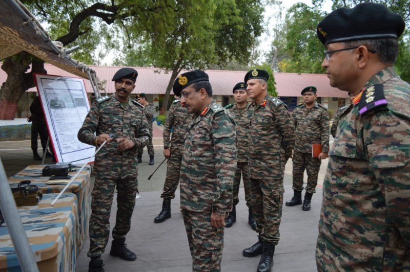 Jhansi News: झांसी में बनेंगे आर्मी के वाहन, सेना के अफसरों ने की समीक्षा