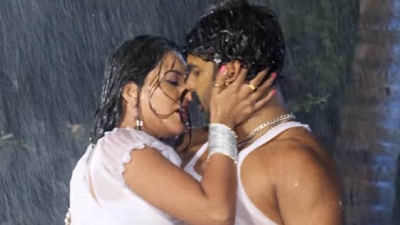 Pawan-Monalisa: आधी रात पवन सिंह और मोनालिसा बारिश में करने लगे रोमांस, अबतक नहीं देखा होगा ऐसा Hot गाना