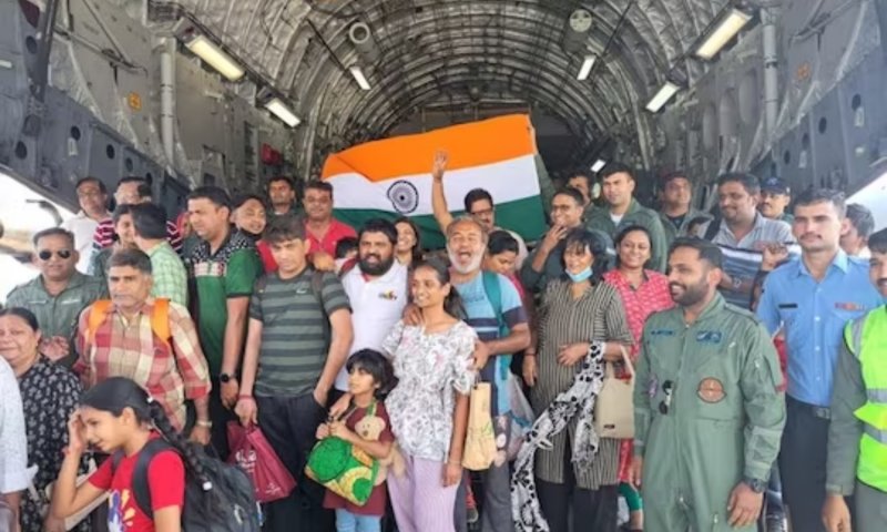 Sudan: 246 भारतीयों का दूसरा जत्था मुंबई पहुंचा, मिशन कावेरी के तहत अभी तक 600 लोगों को निकाला गया