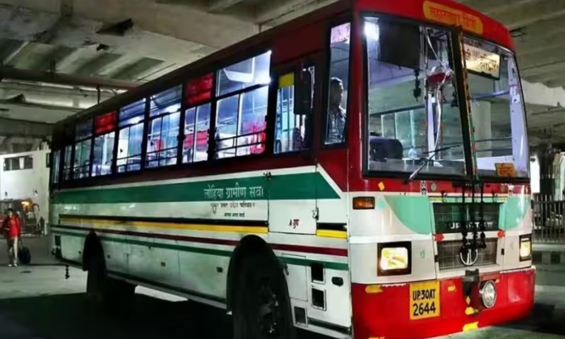 UPSRTC News: यात्रियों को बसों के लिए भटकना पड़ रहा , नहीं बन रहे टिकट, जानिए क्या है वजह