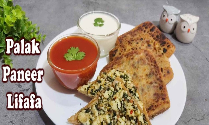 Palak Paneer Lifafa Recipe: पनीर के इस पराठे से हो जायेगा आपको प्यार, बार बार बनाने को हो जायेंगे मजबूर