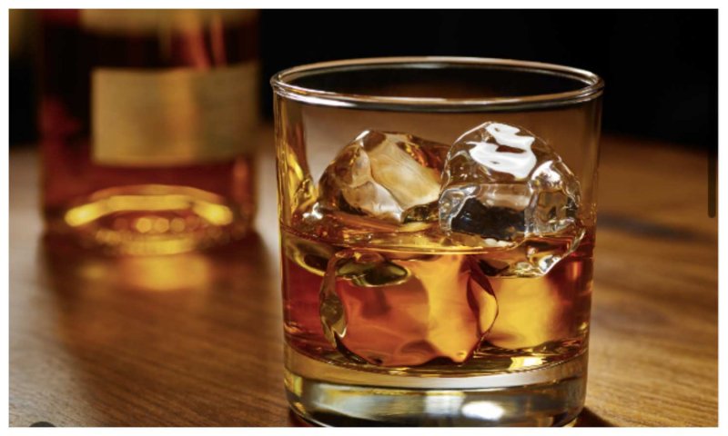 Whiskey Side Effects: दिन में शराब का एक पेग पीना भी हो सकता है खतरनाक, जानें पूरा गणित