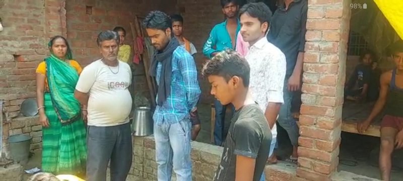 Barabanki News: आम के बाग की रखवाली कर रहे दबंगों ने नाबालिग लड़की को दी तालिबानी सजा, पेड़ से बांधकर पीटा