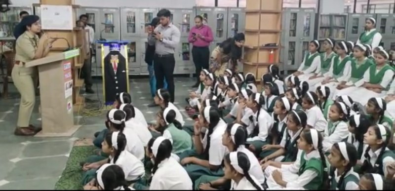 Bulandshahr News: यौन शोषण से बचने को IPS मैडम की पाठशाला