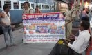 Hapur News: आरपीएफ ने यात्री सुरक्षा के लिए चलाया जागरूकता अभियान, यात्रियों को दी सुरक्षा सबंधी जानकारी