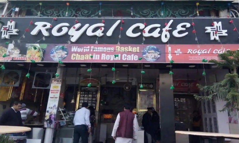 Lucknow Famous Royal Cafe: नवाबों के शहर में फेमस है रॉयल कैफे, जहां से ले सकते हैं बास्केट चाट का मजा