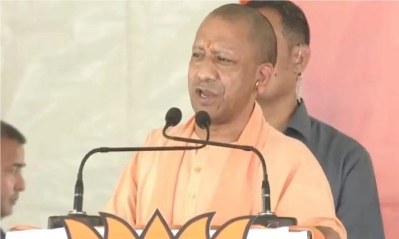 CM Yogi in Prayagraj: प्रयागराज की रैली में गरजे सीएम योगी- प्रकृति सबका हिसाब बराबर करती है