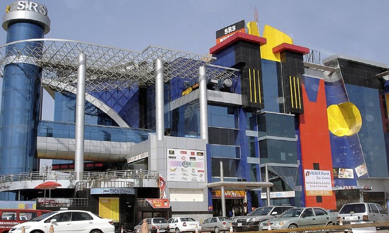Famous Shopping Mall In Mathura: मथुरा में शॉपिंग के लिए बेस्ट हैं यह मॉल, जहां आपको मिलती है हर तरह की कलेक्शन
