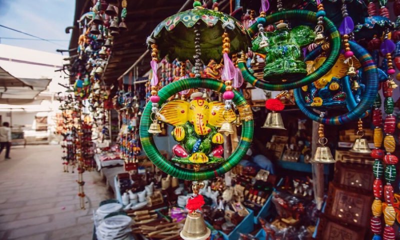 Best Markets In Uttar Pradesh: बेस्ट है उत्तर प्रदेश की यह मार्केट, जहां खरीदारी करने के लिए दूर-दूर से आते हैं लोग