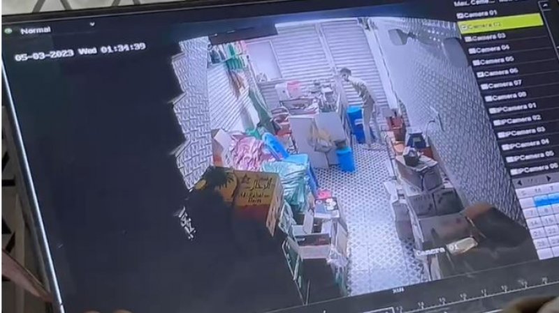 Aligarh News: चोरी का लाइव वीडियो आया सामने, खजूर व्यापारी के गोदाम को बनाया था निशाना