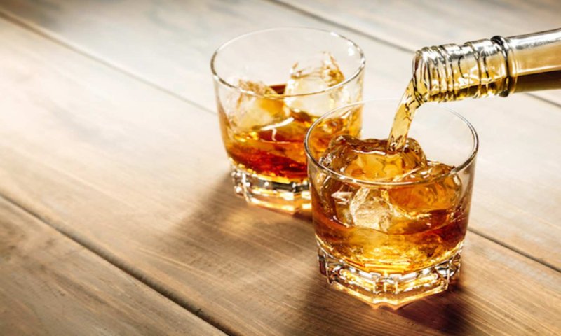 Tips for Drinking Alcohol: क्या व्हिस्की को रोज़ पीना आपके स्वस्थ के लिए अच्छा हो सकता है? जानिए कितने पेग रोज़ पिए जा सकते हैं