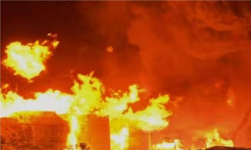 Fire in Maharashtra: सजावट सामग्री गोदाम में लगी भीषण आग, तीन की मौत