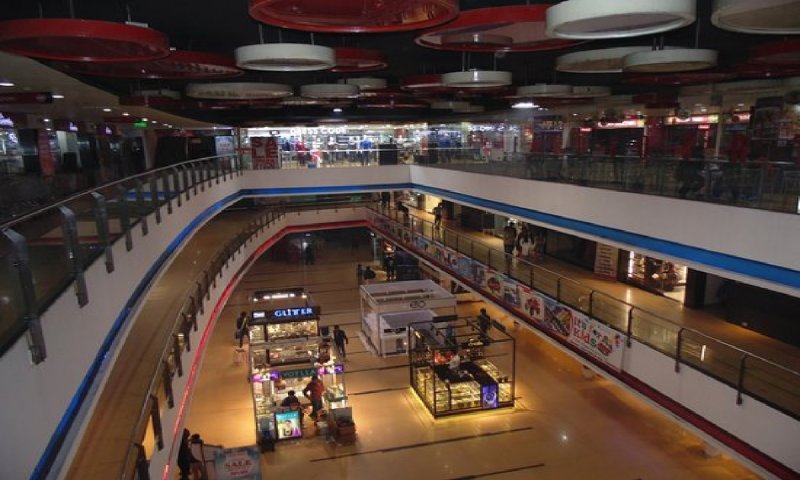Famous Mall in Varanasi: वाराणसी में फेमस है यह मॉल जहां कर सकते हैं शॉपिंग, मनोरंजन के कई ऑप्शन भी उपलब्ध