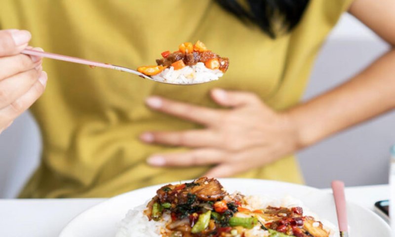 Spicy Food Effect on Body: स्पाइसी फ़ूड आपके स्वास्थ के लिए क्यों हैं खरतरनाक, अगर आप भी हैं मसालेदार खाने के शौक़ीन तो हो जाइये सावधान!