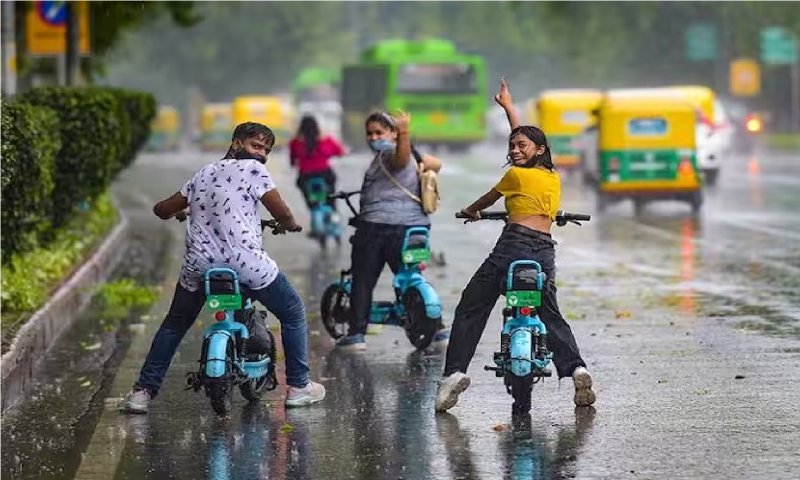 Lucknow Weather 8 May 2023: राजधानी लखनऊ में बारिश के बाद हुआ मौसम सुहाना, गर्मी से मिली राहत