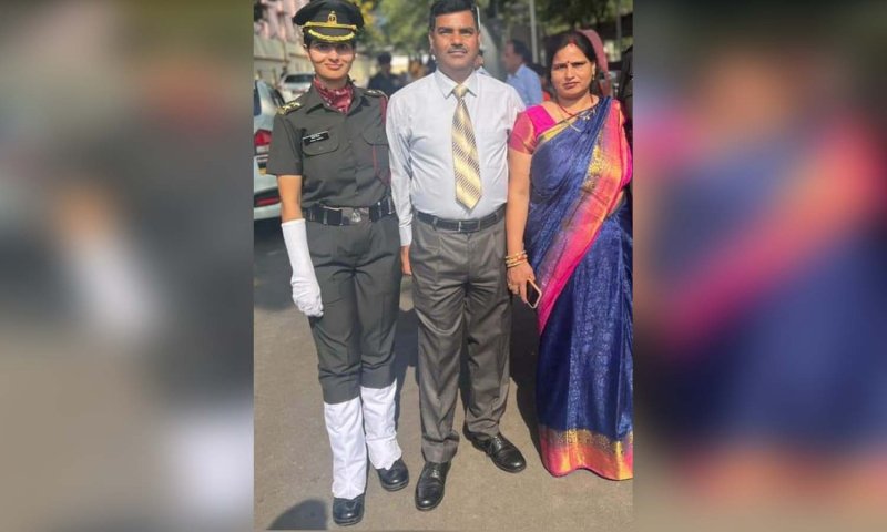 Hardoi News: हरदोई में बेटी ने सेना में लेफ़्टिनेंट डॉक्टर बन जनपद का नाम किया रौशन, परिजनों में ख़ुशी की लहर