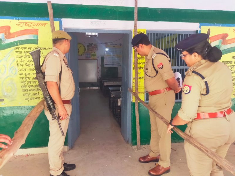 Hapur News: नगर निकाय चुनाव को लेकर मुस्तैदी बढ़ी, मतदान केंद्रों का हुआ निरीक्षण