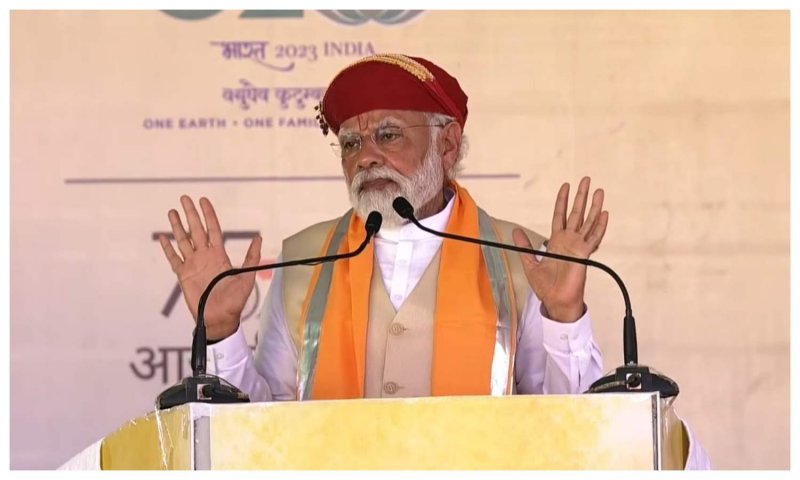 PM Modi in Rajasthan: कांग्रेस की हर गारंटी के साथ नेता अमीर और देश की जनता गरीब होती जाती राजस्थान में बोले पीएम