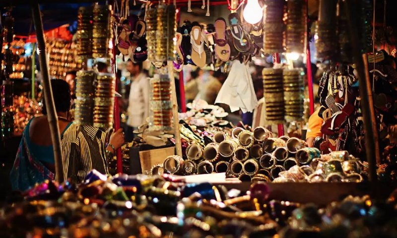 Lucknow Famous Janpath Market: लखनऊ में शॉपिंग के लिए बेस्ट है यह मार्केट, जहां से खरीद सकते हैं हर तरह का सामान