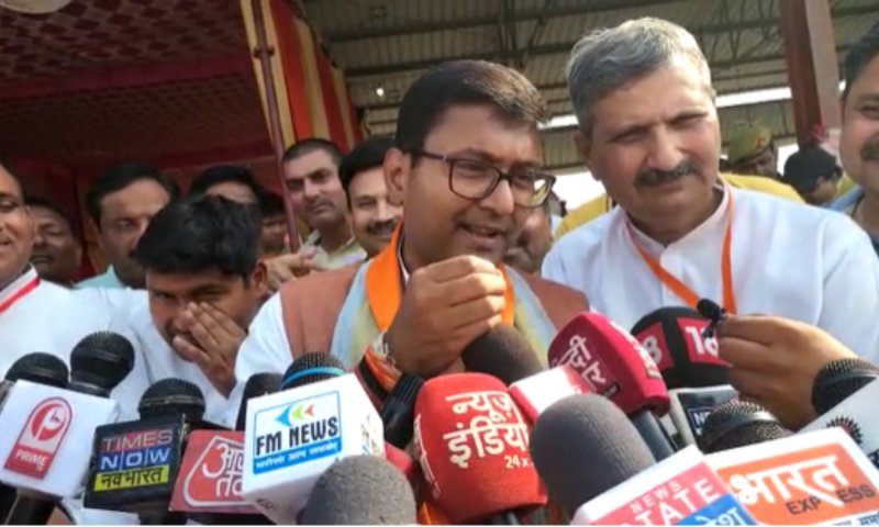Aligarh News: मेयर सीट पर भाजपा का कब्जा, सपा के जमीरउल्लाह को प्रशांत सिंघल ने चटाई धूल, 54879 से वोट से जीते
