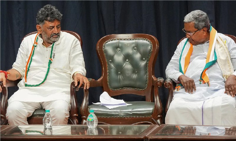 Karnataka Elections Result: काग्रेस विधायक दल की बैठक से पहले डीके शिवकुमार, सिद्धारमैया और सुरजेवाला की मीटिंग