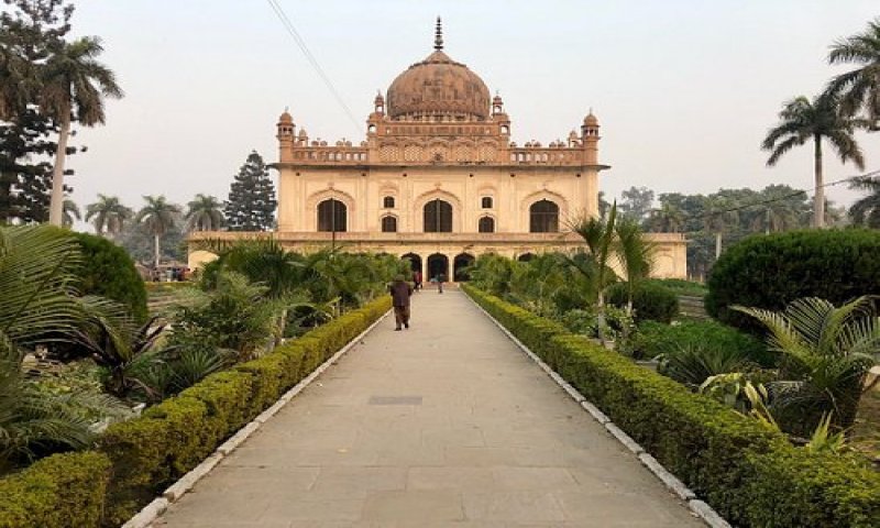 Ayodhya Historical Buildings: किलों, मकबरों और मस्जिदों के लिए जाना जाता है फैजाबाद, बेहद ही शानदार है जगह