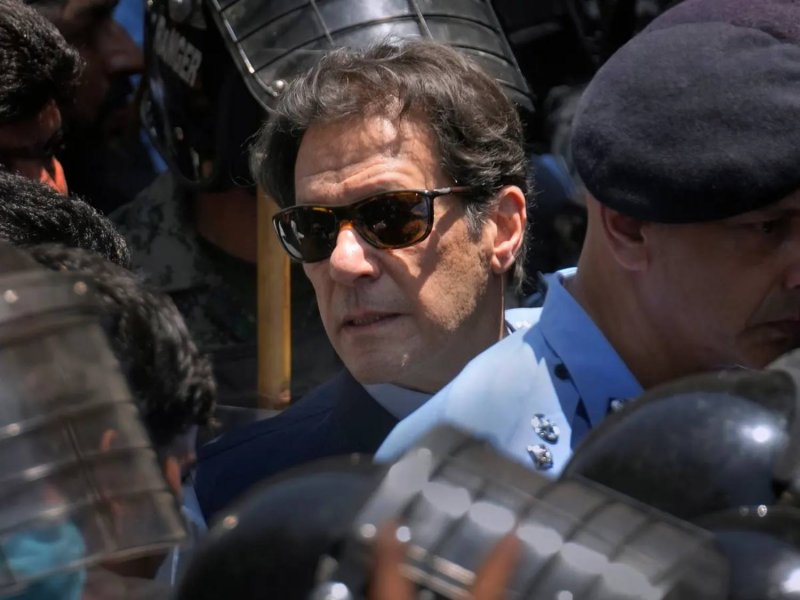Imran Khan को लेकर PAK में हलचल तेज, PM शहबाज और सेना प्रमुख की मीटिंग...PTI प्रमुख पर आ सकता है बड़ा फैसला