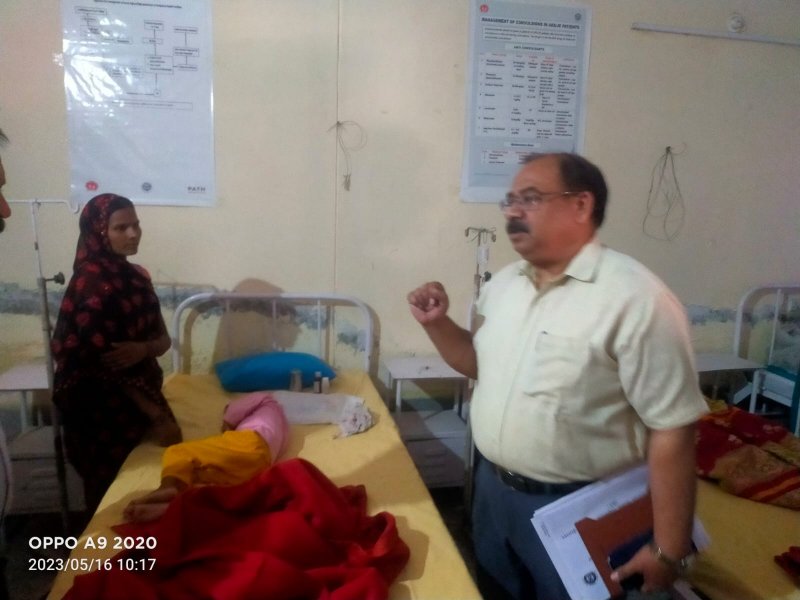 Lakhimpur Kheri News: सीएमओ (CMO) ने की स्वास्थ्य सेवाओं की समीक्षा, सुधार के लिए दिए ये निर्देश