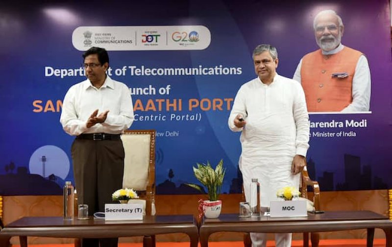Sanchar Saathi Portal: चोरी हुए फोन को अब पोर्टल से करें ब्लॉक और ट्रैक, सरकार ने शुरू किया संचार साथी