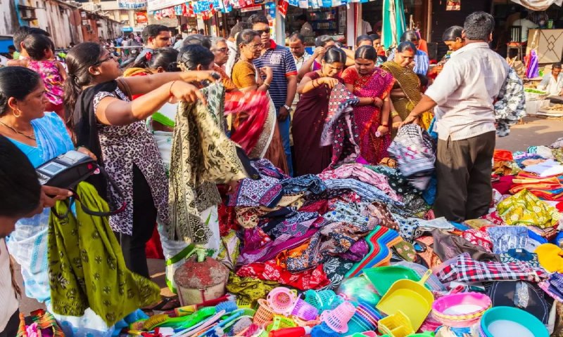 Mumbai Street Shopping Place: स्ट्रीट शॉपिंग के लिए बेस्ट हैं मुंबई के यह बाजार, जहां कम कीमतों में मिलता है हर सामान