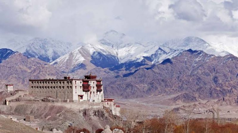 Best Hotels In Ladakh: इस गर्मी के लिए लद्दाख के इन होटलों को करें बुक