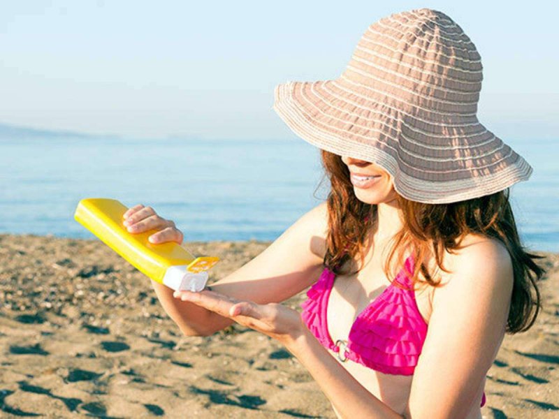 Sunscreen Side Effect: सनस्क्रीन सेलेक्ट करने से पहले बरतें ये सावधानियां, वरना हो सकता है त्वचा रोग