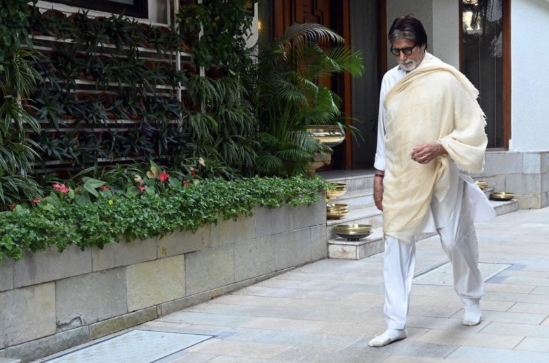 Amitabh Bachchan: ये क्या!!! मेगास्टार अभिताभ बच्चन हुए अरेस्ट, सामने आई तस्वीर