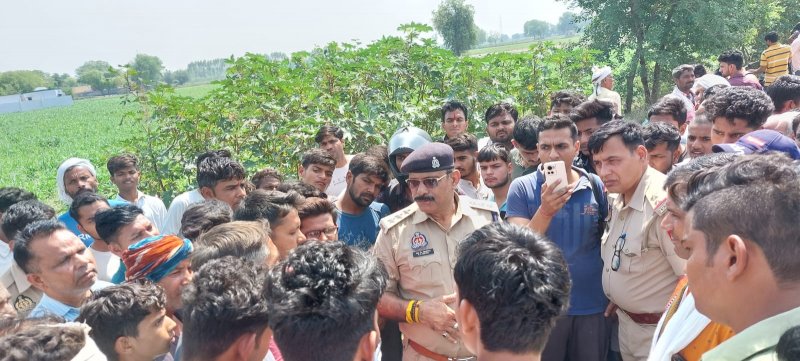 Aligarh News: स्कूल जा रहे 12वीं के छात्र के सीने में दागी गोली, खुलेआम मर्डर से थर्राया अलीगढ़, हत्यारे मौके पर गिरफ्तार