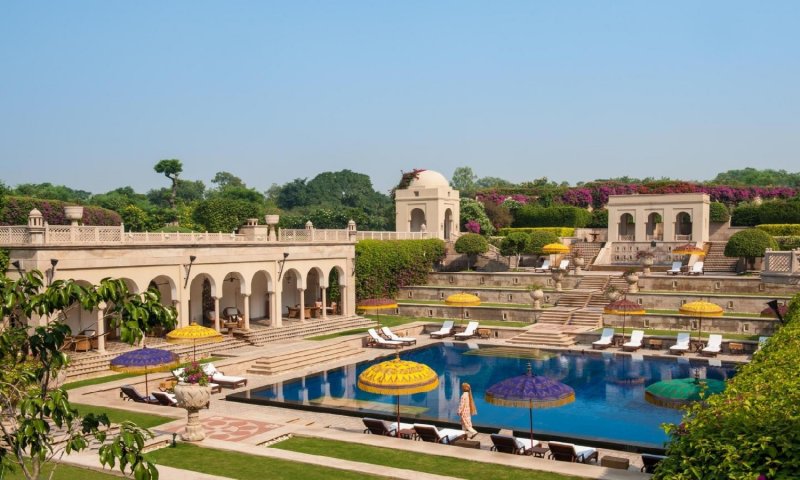 Check Best Hotels In Agra: बेहद ही शानदार है आगरा के यह 5 स्टार होटल, जहां पूल के साथ मिलती हैं कई शाही सुविधाएं