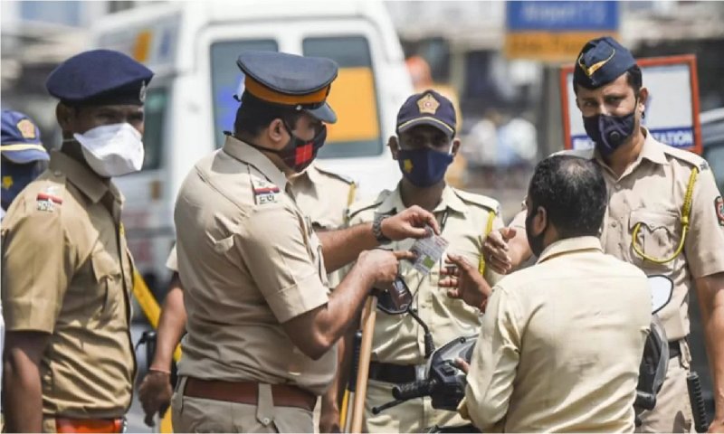 Mumbai News: मुंबई में बम ब्लास्ट होने वाला है’, हाई अलर्ट पर पुलिस, मचा हड़कंप
