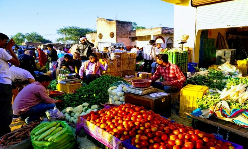 Agra Famous Sabji Mandi: आगरा में फेमस है यह सब्जी मंडी, जहां से मिलती है सस्ती सब्जियां