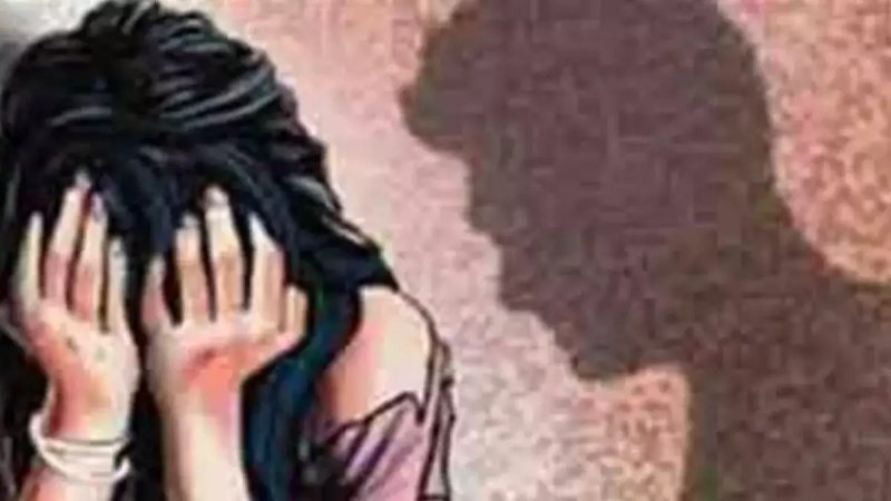 Lucknow News: छह साल तक नाबालिग बहनों का किया शारीरिक शोषण, गलत काम में सौतेला पिता का साथ देती थी बच्चियों की मां