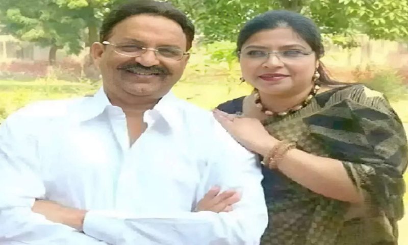 Lucknow News: माफिया डान मुख्तार की पत्नी को बेच दी वक्फ की जमीन, बोर्ड ने अपनाया कड़ा रूख, निरीक्षक निलंबित