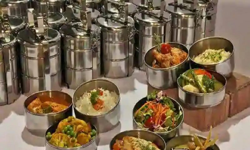 Tiffin Service in Mathura: मथुरा में इन जगहों पर मिलती है बेस्ट टिफिन सर्विस, ले सकते हैं घर में बने खाने का स्वाद