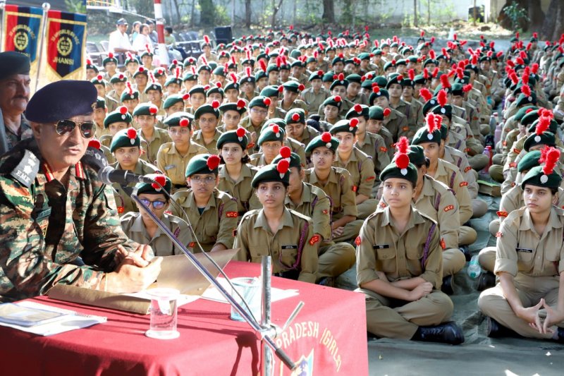 Jhansi: सैन्य प्रशिक्षण जीवन के लिए एक अति महत्वपूर्ण अंग हैः कर्नल सोमवीर