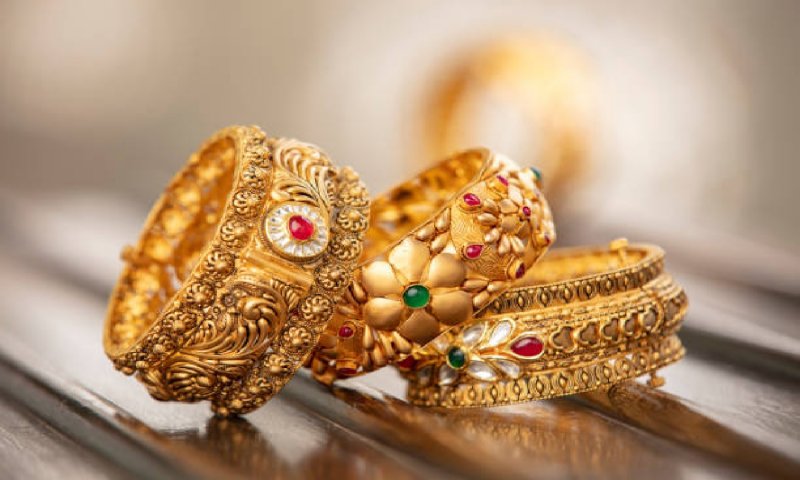 Agra Famous Jewellery Shops: आगरा में फेमस है ज्वैलरी की यह दुकान जहां से बनवा सकते हैं शानदार गहने